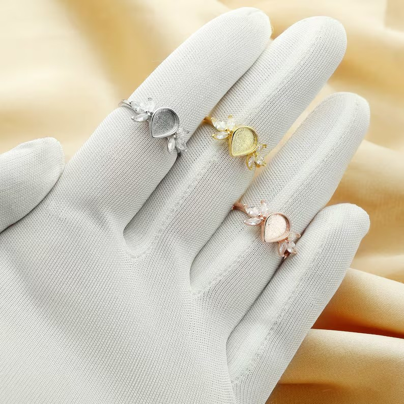 Pear 6x8mm Ring with Moissanite Diamonds; 925 Sterling Silver (#1294600)