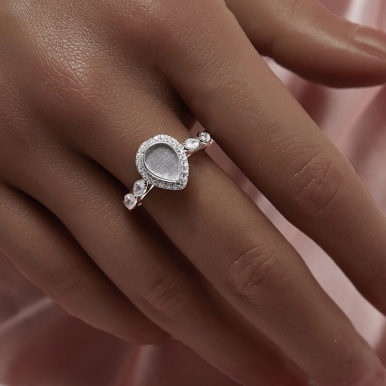 Pear 6x8mm Ring with Moissanite Diamonds-14K Gold (#1294736)