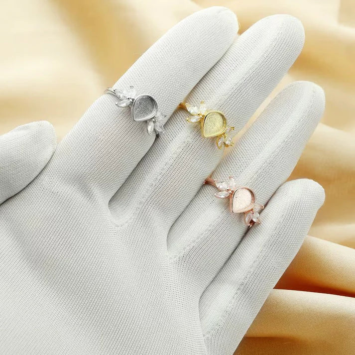Pear 6x8mm Ring with Moissanite Diamonds; 14K Gold (#1294638)