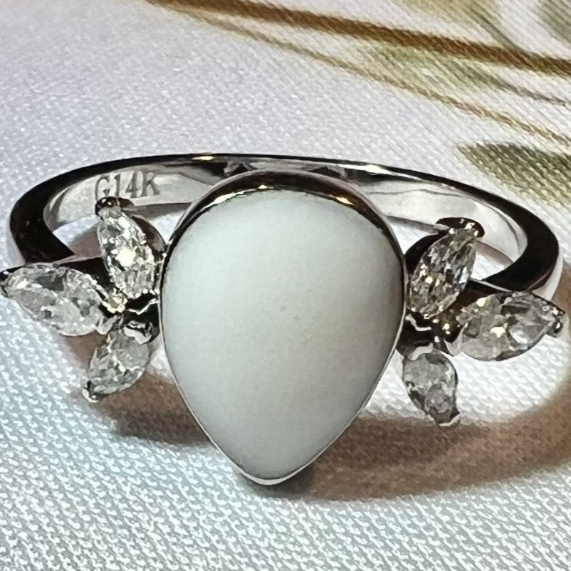 Pear 6x8mm Ring with Moissanite Diamonds; 14K Gold (#1294638)